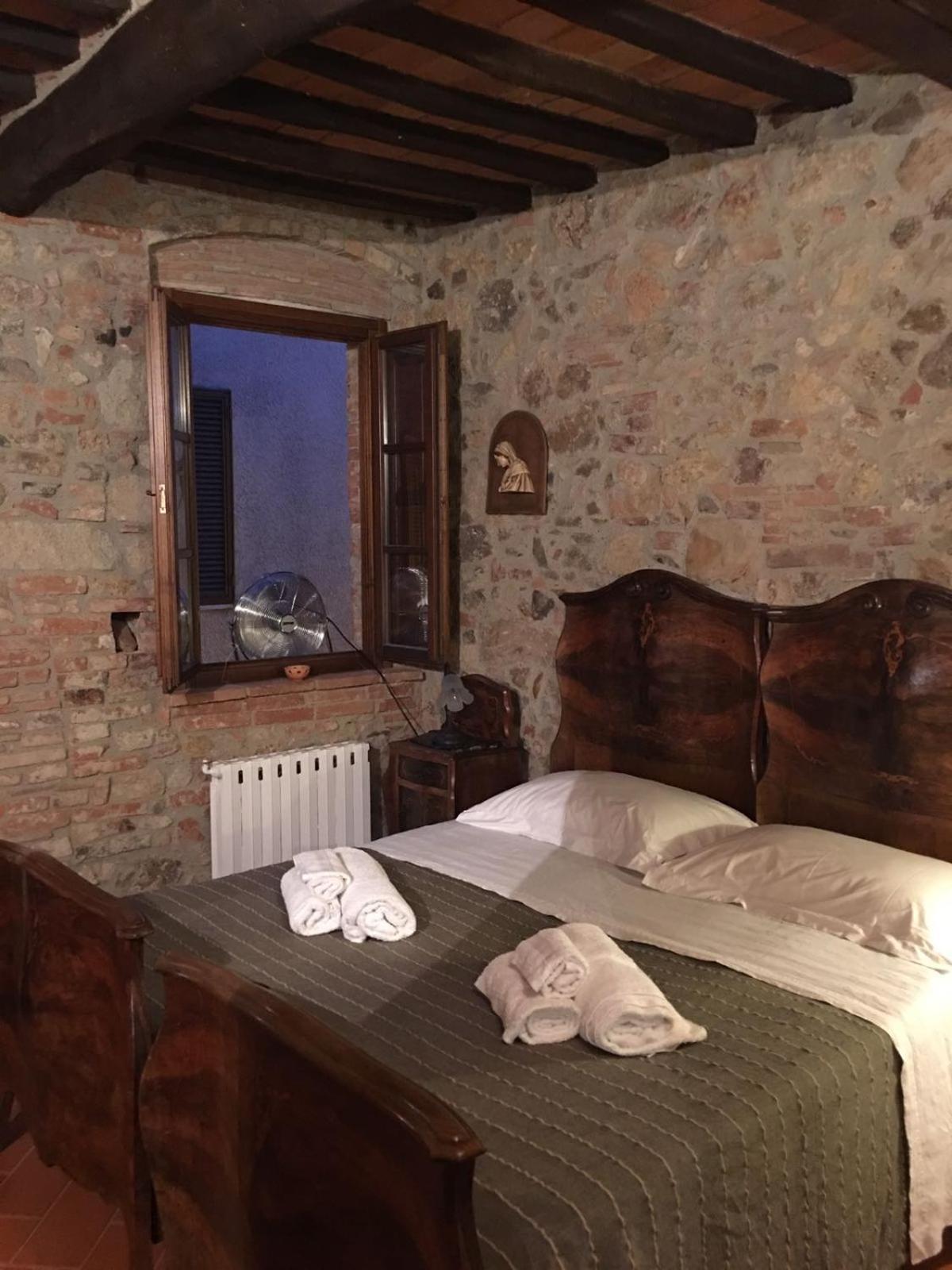 La Divina Dimora Il Castello Degli Spiriti Magni Apartman Montepescali Kültér fotó