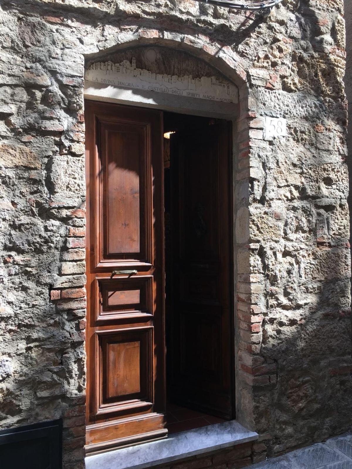 La Divina Dimora Il Castello Degli Spiriti Magni Apartman Montepescali Kültér fotó